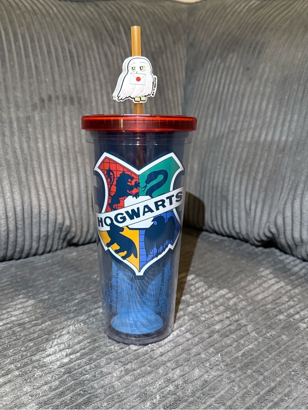 HOGWARTS Crest Tumbler with Red Lid and Gold Straw & Hedwig Topper